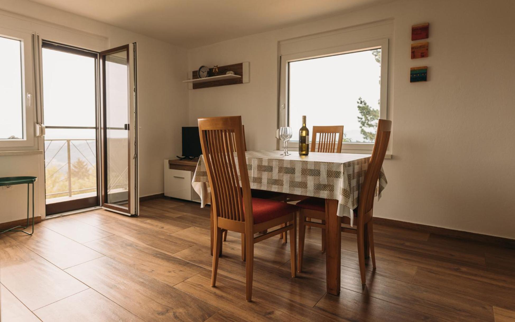 Apartma Hisa Na Ravnah With Hot Tub Pisece ภายนอก รูปภาพ