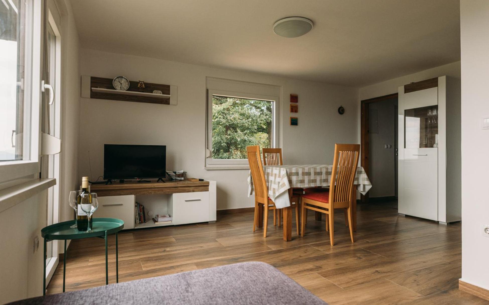 Apartma Hisa Na Ravnah With Hot Tub Pisece ภายนอก รูปภาพ