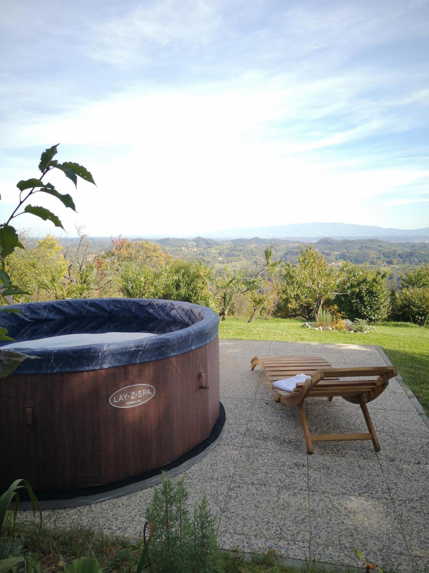 Apartma Hisa Na Ravnah With Hot Tub Pisece ภายนอก รูปภาพ